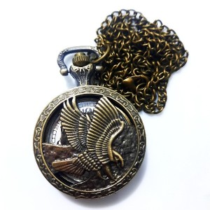 ساعت گردنبندی مدل ایگل سایز متوسط طراحی شیک و برجسته