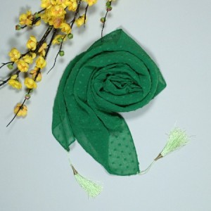 شال اشکی جنس حریر منگوله دار قواره 190 تک رنگ سبز-107745