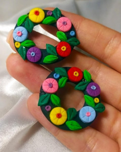 گوشواره میخی خمیری دستساز طرح گلگلی بهاری جذاب