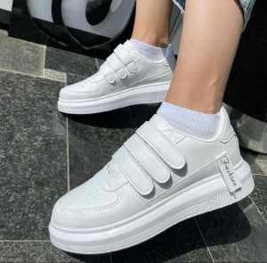 کفش کتانی چسبی زنانه