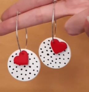 گوشواره دستساز خمیری آویزی قلب قرمز
