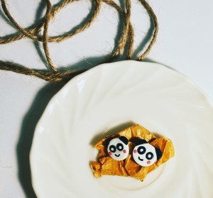 گوشواره دستساز خمیری بیخ گوشی طرح پاندا