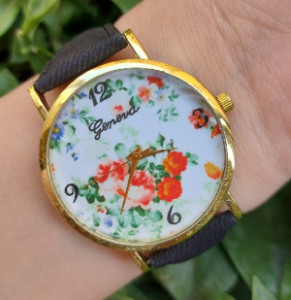 ساعت‌مچی فانتزی صفحه طرح گل، قاب درشت