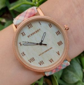 ساعت‌مچی دخترانه فانتزی چهارخانه رنگارنگ قاب درشت