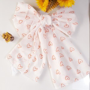 شال دخترانه مدل قلبی رنگ نباتی روشن و طرح نارنجی جنس نخ-107526