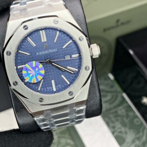 ساعت مردانه ای پی نقره‌ای AP