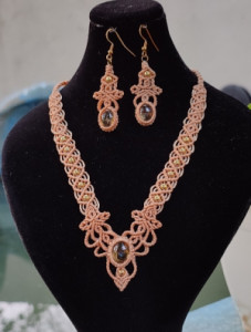 گردنبند و گوشواره دستبافت