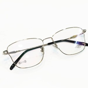 عینک طبی رنگ نقره ای با قابلیت تعویض عدسی طبی